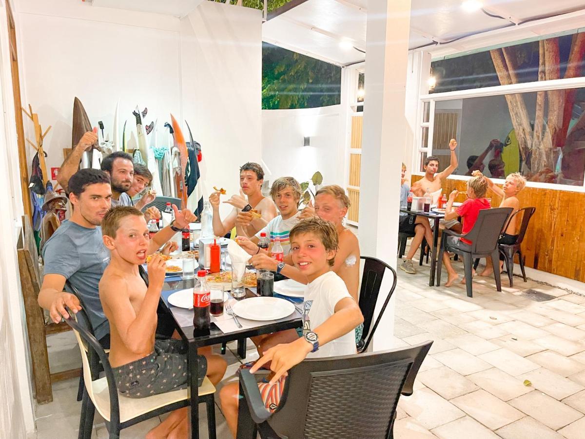 Hotel Moodhu Surf House Himmafushi Esterno foto