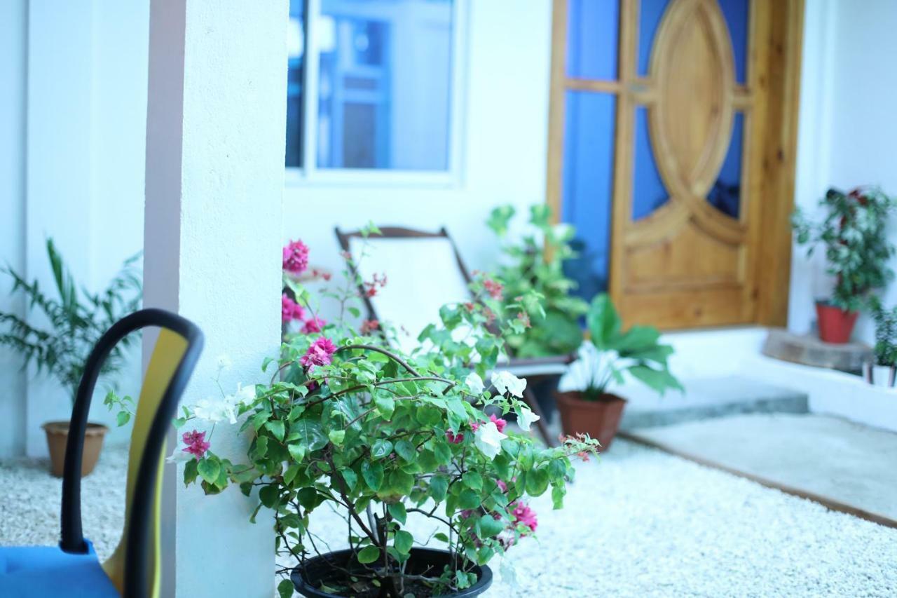 Hotel Moodhu Surf House Himmafushi Esterno foto