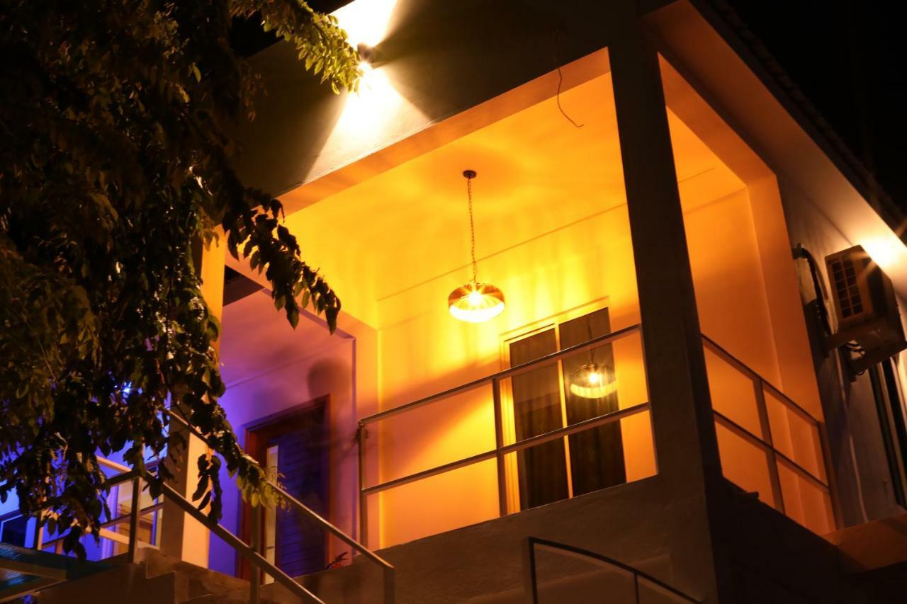 Hotel Moodhu Surf House Himmafushi Esterno foto