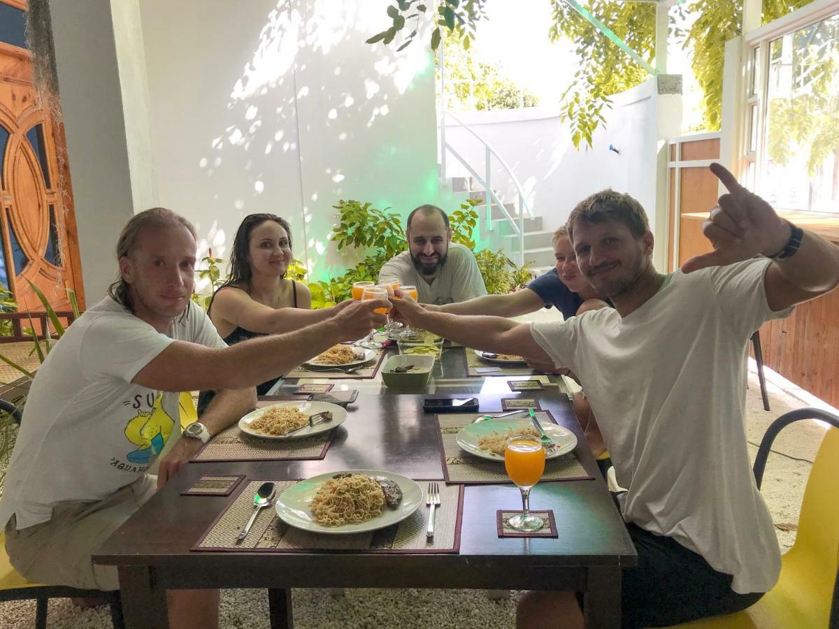 Hotel Moodhu Surf House Himmafushi Esterno foto