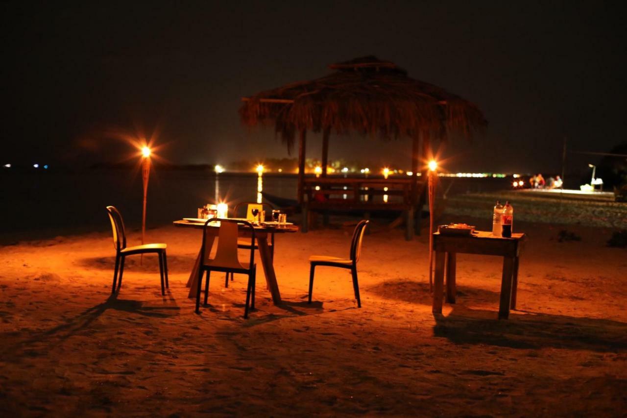 Hotel Moodhu Surf House Himmafushi Esterno foto