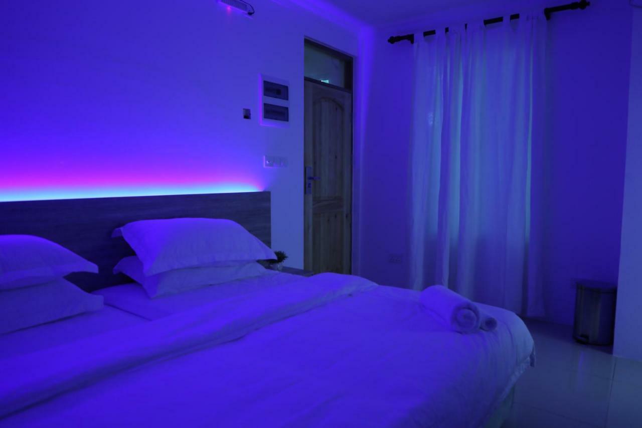 Hotel Moodhu Surf House Himmafushi Esterno foto